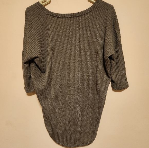 Express Three-Quarter Sleeve V-Neck Knitted Sweater - Picture 4 of 4